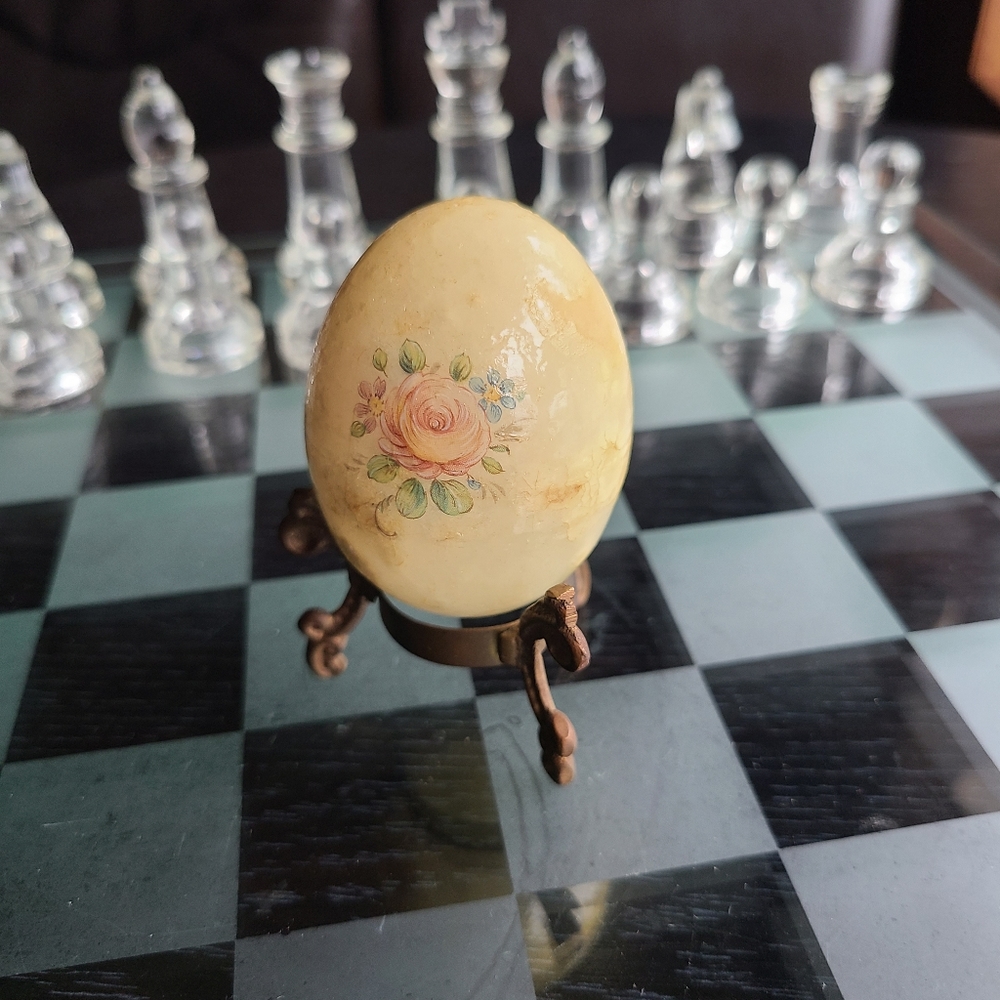 English Egg with stand vintage
